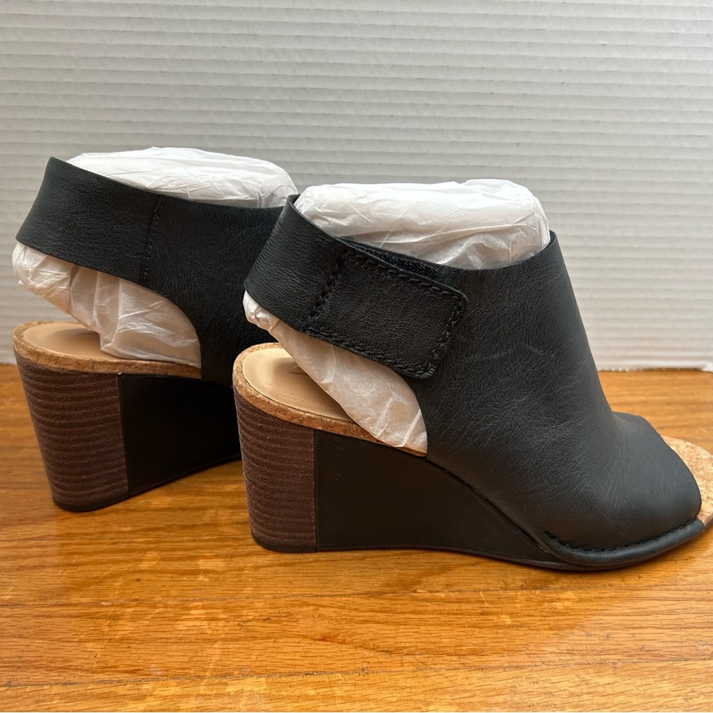 Clarks women shoes size 7.5